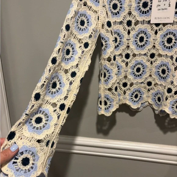 Gorgeous Women's/Teen's Crochet Floral Lace Top - Size Medium NWT - Picture 13 of 16